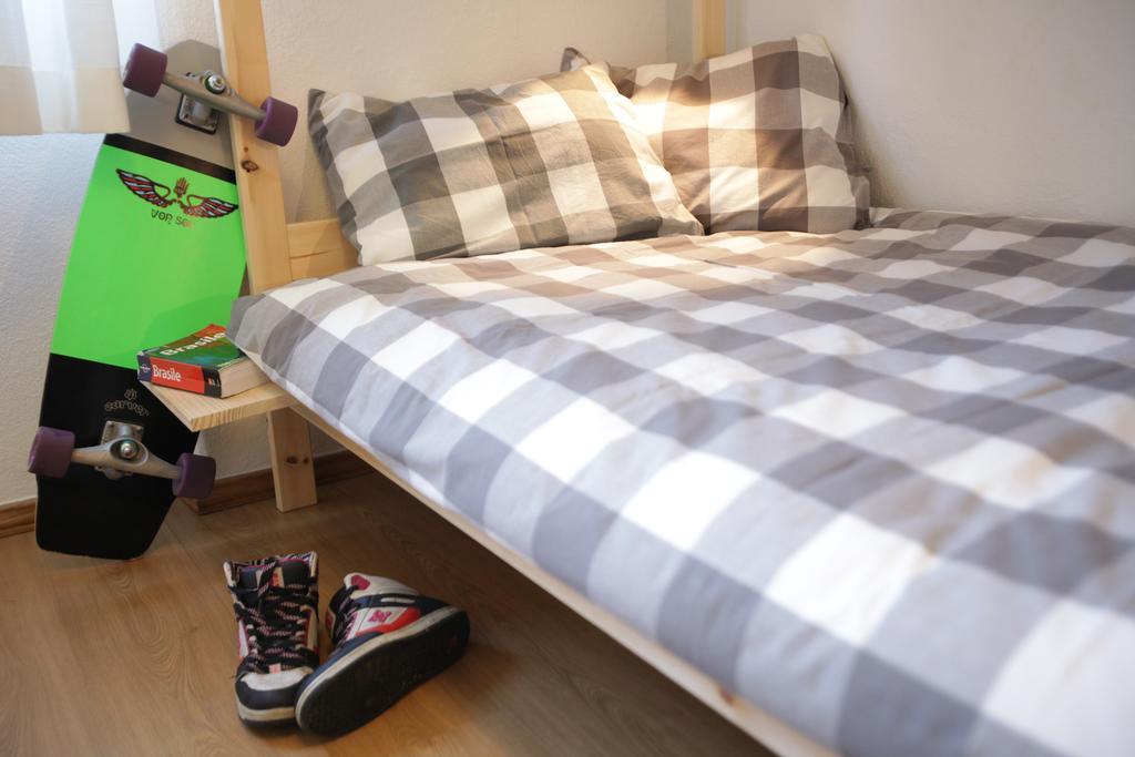 Moka Surfhouse Hostel Ericeira Pokój zdjęcie
